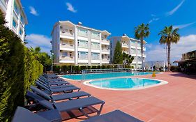 New Garden Luna Side Apart Hotel